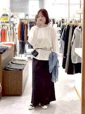 「LEPSIM（レプシィム）の【CONVERSE／コンバース】AS/US/OX/BK　638622（スニーカー、ブラック系）」を使った、mino_lepsimさん（レディース・164cm）の春コーディネート