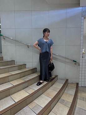 「ニットベスト」｜「アイテム（スカート、グレー系）」を使った、あんりさん（レディース・155cm）の夏コーディネート