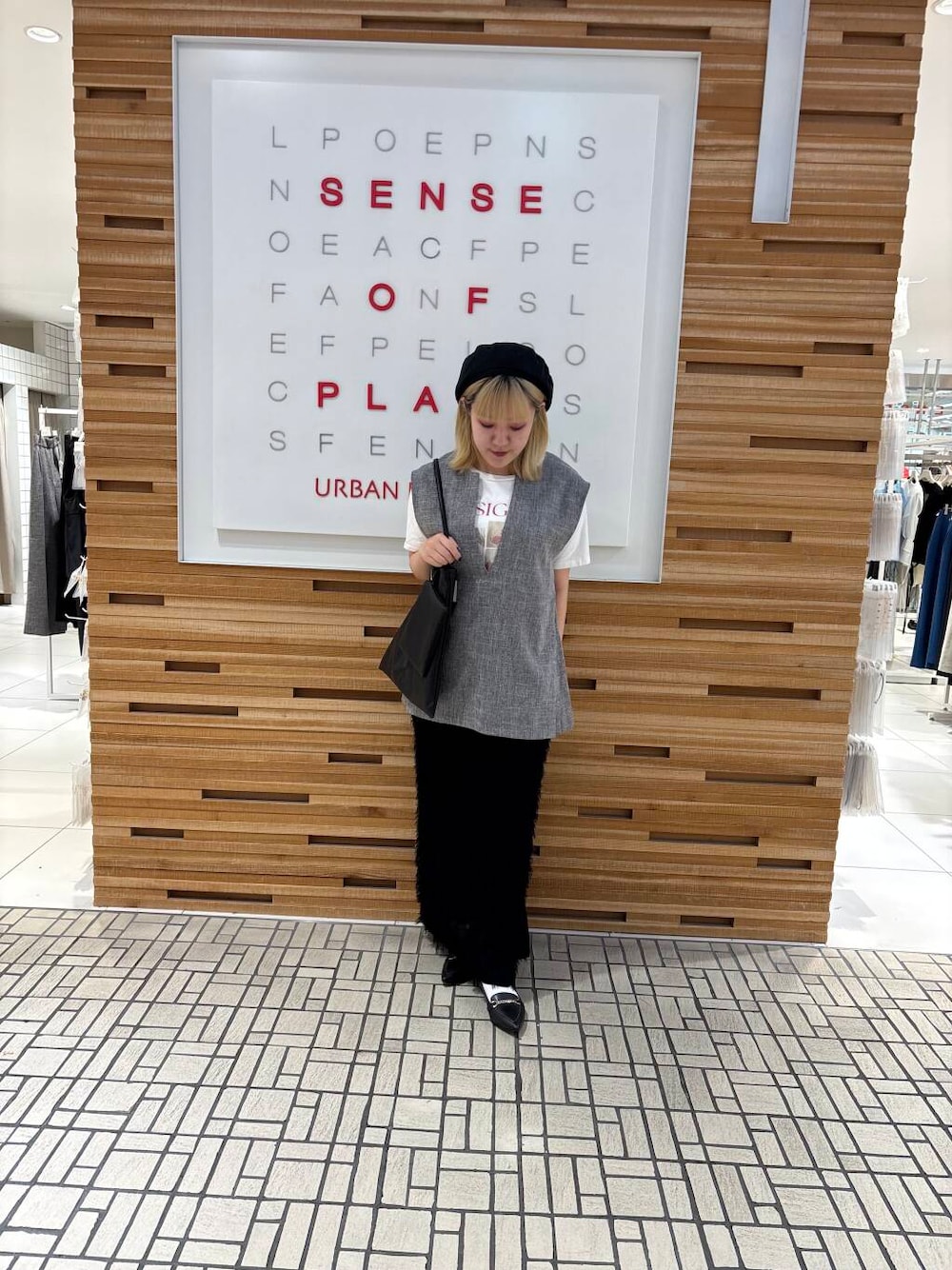 「モノトーン、スポーツミックス、デートコーデ、雨の日コーデ、senseofplace、newarrival、休日スタイル、URTECH、サンダルコーデ、淡色コーデ、旅行コーデ、ブルベ冬、紫外線対策、骨格ウェーブ、夏ワンピース」｜「SENSE OF PLACE by URBAN RESEARCHの『一部WEB限定カラー』グラフィックTシャツ(半袖)（Tシャツ/カットソー、その他）」を使った、あんりさん（レディース・155cm）の夏コーディネートの1枚目の写真