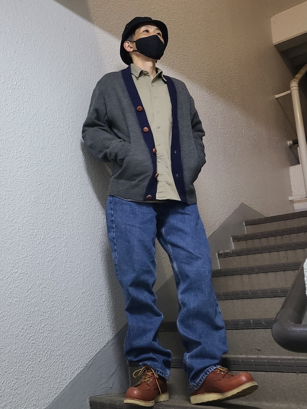 「おしゃれさんと繋がりたい、秋冬コーデ、カーディガン、デニムパンツ、柄カーディガン、ワークブーツ」｜「Levi'sのアイテム（デニムパンツ、ブルー系）」を使った、めろはやぶささん（メンズ・173cm）の秋コーディネートの1枚目の写真