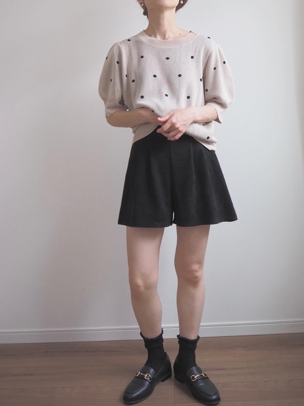 「このスタイルがお気に入り、シンプルスタイル、大人女子、おしゃれさんと繋がりたい」｜「GeeRAの2023 SS ドット柄サマーニットプルオーバー（ニット/セーター、ベージュ系）」を使った、❁ a i  ❁さん（レディース・158cm）の夏コーディネートの1枚目の写真