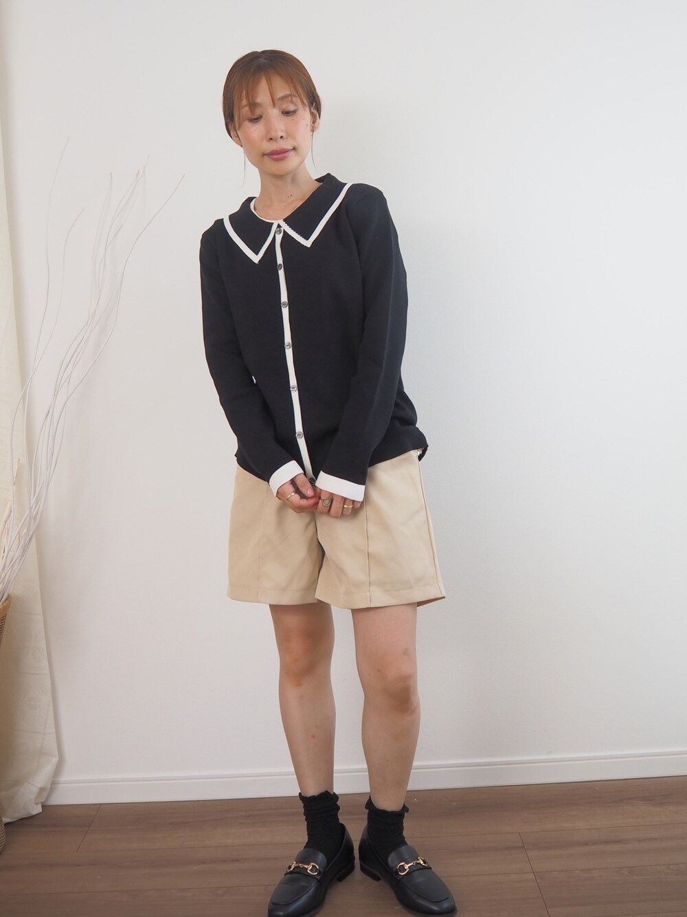 「お出かけコーデ、オトナ女子、シンプル、秋服準備はじめました、大人かわいい」｜「deux amourのバインダー配色使い襟付きニット（その他トップス、ブラック系）」を使った、❁ a i  ❁さん（レディース・158cm）の秋コーディネートの1枚目の写真