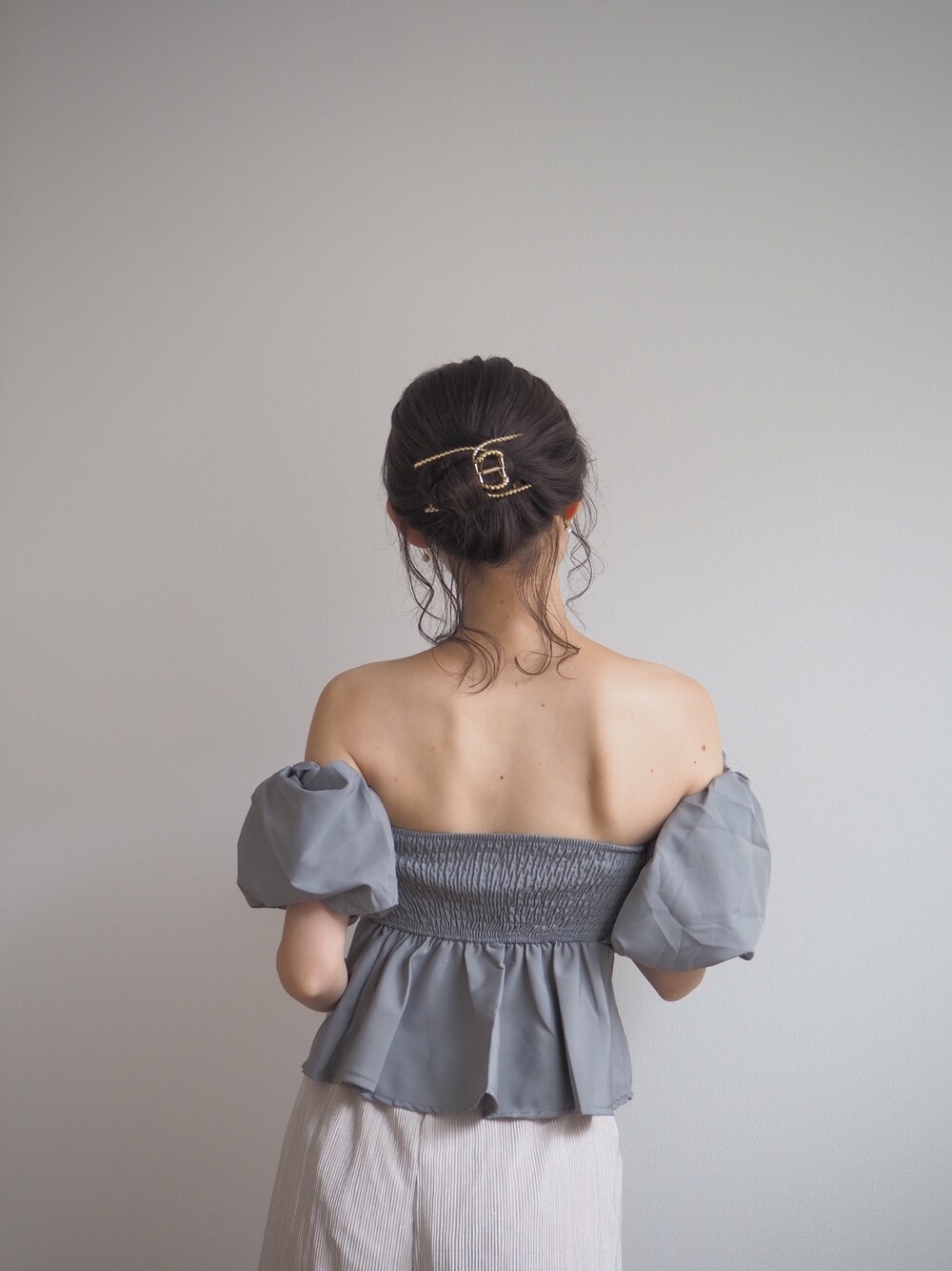 「シンプルスタイル、オトナ女子、オトナカワイイ」｜「deux amourのオフショルクロップドフレアブラウス（シャツ/ブラウス、グレー系）」を使った、❁ a i  ❁さん（レディース・158cm）の夏コーディネートの1枚目の写真