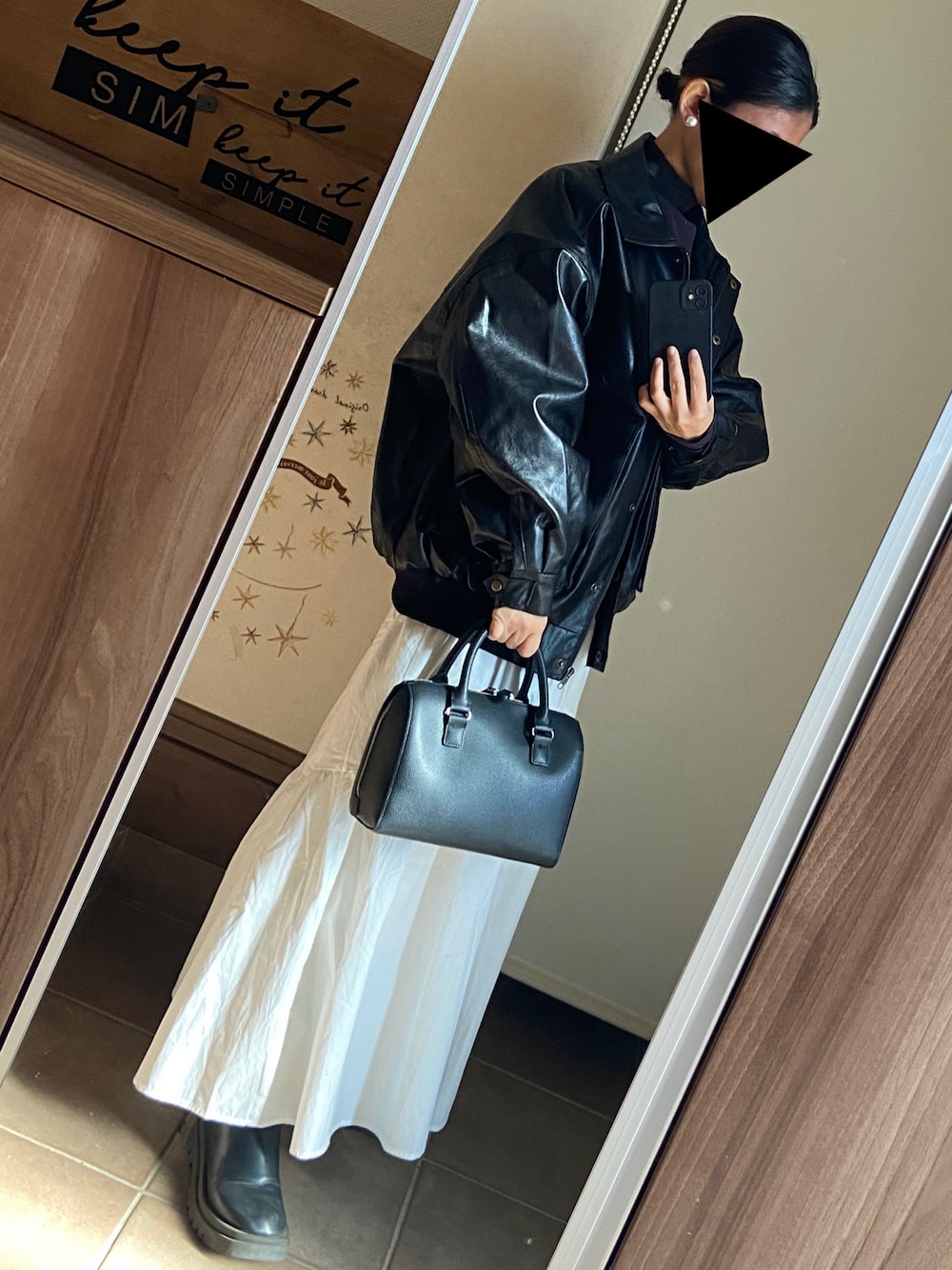 「プチプラ、カジュアルスタイル、ゆるコーデ、秋冬コーデ、シンプル、大人可愛い、大人コーデ、冬服、韓国ファッション、ガーリー、スカートコーデ、低身長コーデ、シンプルスタイル、モノトーンコーデ、デート」｜「Javaの《JaVaジャバ コラボ》高見えをプラスするシボ感。フェイクレザーヴィンテージオーバーブルゾン（ブルゾン、ブラック系）」を使った、ゆんさん（レディース・153cm）の冬コーディネートの1枚目の写真