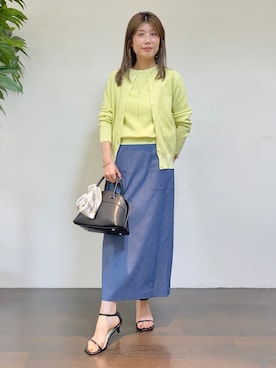 「UNTITLED（アンタイトル）の【アンサンブル可】ラメ混クルーネックカーディガン（カーディガン/ボレロ、イエロー系）」を使った、tomoさん（レディース・155cm）の夏コーディネート