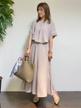 「UNTITLED（アンタイトル）の【前後2WAY/はっ水/セットアップ可】リラクシーフレンチスリーブブラウス（シャツ/ブラウス、ベージュ系）」を使った、tomoさん（レディース・155cm）の夏コーディネート