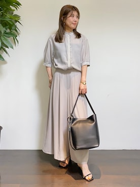 「UNTITLED（アンタイトル）の【前後2WAY/はっ水/セットアップ可】リラクシーフレンチスリーブブラウス（シャツ/ブラウス、ベージュ系）」を使った、tomoさん（レディース・155cm）の夏コーディネート