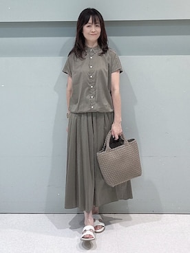 「UNTITLED（アンタイトル）の【セットアップ可/光沢感/前開きボタン】ローンギャザーブラウス（シャツ/ブラウス、グリーン系）」を使った、makiさん（レディース・154cm）の夏コーディネート