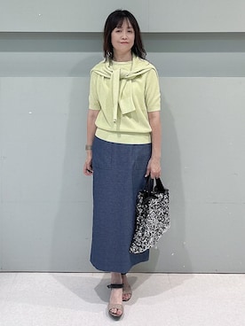 「UNTITLED（アンタイトル）の【アンサンブル可】ラメ混クルーネックカーディガン（カーディガン/ボレロ、イエロー系）」を使った、makiさん（レディース・154cm）の夏コーディネート