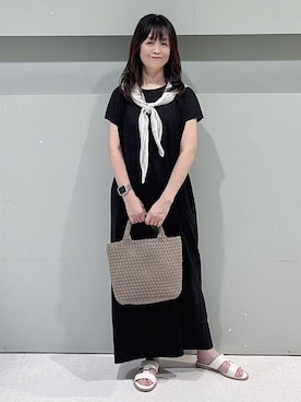 「UNTITLED（アンタイトル）の【接触冷感/UVカット/遮熱/抗菌防臭】ライトプレーティングワンピース（ワンピース、ブラック系）」を使った、makiさん（レディース・154cm）の夏コーディネート