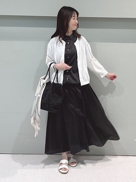 「UNTITLED（アンタイトル）の【セットアップ可/後ろウエストゴム/光沢感】ローンフレアスカート（スカート、ブラウン系）」を使った、makiさん（レディース・154cm）の春コーディネート