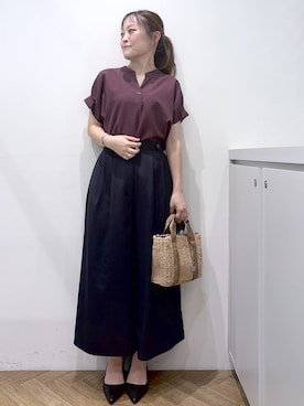 「index（インデックス）の【接触冷感／吸水速乾】タックスキッパーブラウス《防シワ／イージーアイロン／洗濯機OK／9col》（シャツ/ブラウス、レッド系）」を使った、Junさん（レディース・156cm）の夏コーディネート