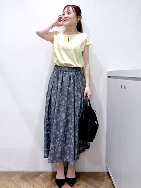 「index（インデックス）の【接触冷感】ビジューキーネックフレンチトップス《UVケア／洗濯機OK／XS～3L／8col》（Tシャツ/カットソー、イエロー系）」を使った、Junさん（レディース・156cm）の春コーディネート