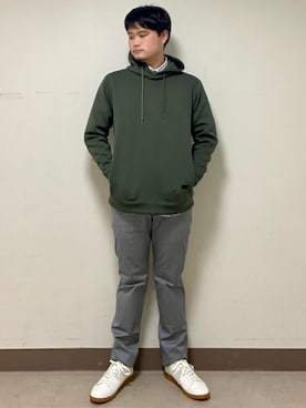 「TAKEO KIKUCHI（タケオキクチ）の【全7サイズ×7色展開！】トップマルチヘリンボン パンツ（スラックス、グレー系）」を使った、中村さん（メンズ・170cm）の冬コーディネート