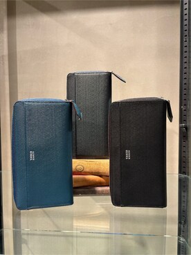 「TAKEO KIKUCHI（タケオキクチ）の【ソフト＆ナチュラル】ミニメッシュ レザー　ラウンドファスナー長財布（財布、ブルー系）」を使った、中村さん（メンズ・170cm）の冬コーディネート