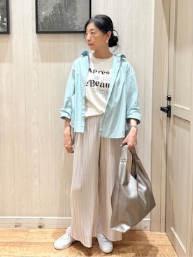 「SHOO・LA・RUE（シューラルー）の【洗える】バックギャザーがポイント 綿ワッシャー前開きシャツ（シャツ/ブラウス、グリーン系）」を使った、youさん（レディース・167cm）の春コーディネート