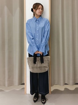 「THE SHOP TK （ザ ショップ ティーケー ）の袖プリーツ&バックシャーリングシャツ【体型カバー/洗える】（シャツ/ブラウス、ブルー系）」を使った、ミリさん（レディース・171cm）の秋コーディネート