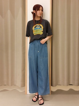 「SESAME STREET（セサミストリート）のセサミストリートTシャツ（Tシャツ/カットソー、ブラック系）」を使った、ミリさん（レディース・171cm）の夏コーディネート