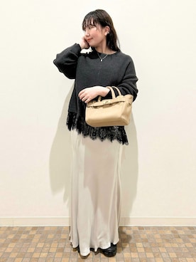 「Spick & Span（スピックアンドスパン）のキュプラフィブリルサテンスカート（スカート、ベージュ系）」を使った、chiakiさん（レディース・165cm）の冬コーディネート