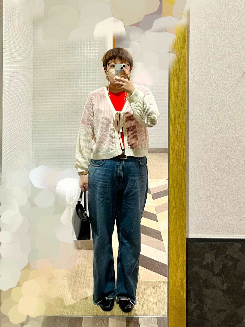 「パンツスタイル、ラフコーデ、夏だ！Tシャツ着よう！、バレエシューズ、デニムパンツ、透かし編みカーディガン、プチプラコーデ」｜「usedのアイテム（ハンドバッグ、ブラック系）」を使った、ねこくじらさん（レディース・158cm）の夏コーディネートの1枚目の写真
