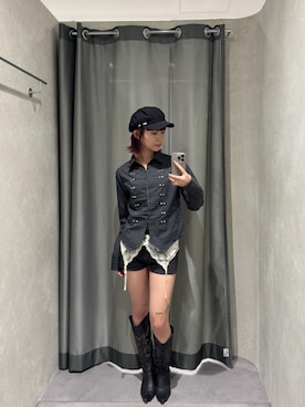 「WHO'S WHO gallery（フーズフーギャラリー）のナポレオンコンパクトシャツ（シャツ/ブラウス、ブラック系）」を使った、レイアさん（レディース・160cm）の春コーディネート