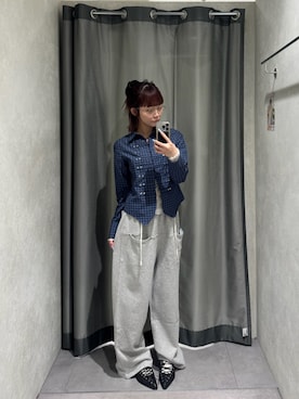 「WHO'S WHO gallery（フーズフーギャラリー）のナポレオンコンパクトシャツ（シャツ/ブラウス、ブルー系）」を使った、レイアさん（レディース・160cm）の春コーディネート