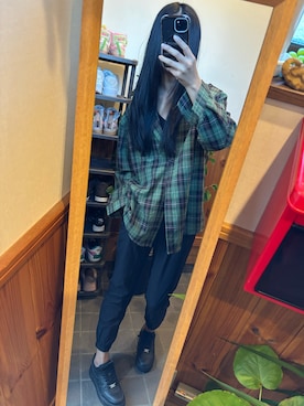 「アイテム（スニーカー）」を使った、すずめさん（レディース・163cm）の秋コーディネート