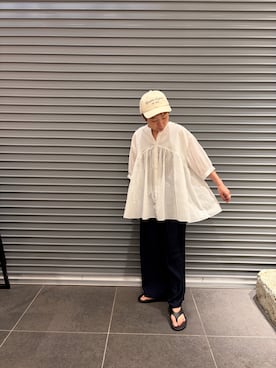 「URBAN RESEARCH DOORS（アーバンリサーチドアーズ）のコットンボイル切替ギャザーブラウス | 綿ボイル/涼しい/ふんわり/大人カジュアル/甘め（シャツ/ブラウス、ホワイト系）」を使った、sayakaさん（レディース・152cm）の夏コーディネート