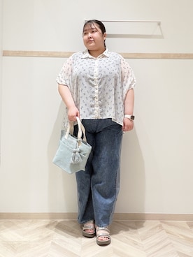 「SHOO・LA・RUE（シューラルー）の【洗濯機可/体型カバー】羽織るだけで雰囲気変わる 柄アソート ポンチョ風シアーシャツ（シャツ/ブラウス、ベージュ系）」を使った、slrymk13さん（レディース・153cm）の夏コーディネート