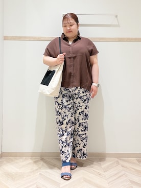 「SHOO・LA・RUE（シューラルー）の【ひんやり/UV】ほんのりシアーで上品な バックギャザーブラウス（シャツ/ブラウス、ブラウン系）」を使った、slrymk13さん（レディース・153cm）の夏コーディネート
