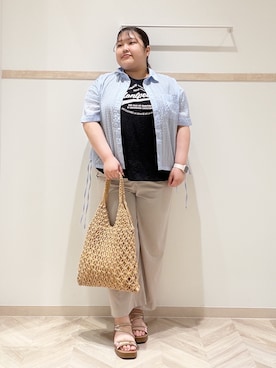 「SHOO・LA・RUE（シューラルー）の【S-LL/洗濯機可/体型カバー】さらさら シャーリングシフォン 裾ドロストシャツ（シャツ/ブラウス、ブルー系）」を使った、slrymk13さん（レディース・153cm）の夏コーディネート