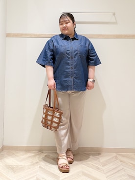 「SHOO・LA・RUE（シューラルー）の【セットアップ可/S-LL】ライトオンスデニム 5分袖シャツ（シャツ/ブラウス、ブルー系）」を使った、slrymk13さん（レディース・153cm）の夏コーディネート