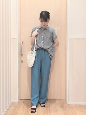 「SHOO・LA・RUE（シューラルー）の【S-LL/ひんやり】後ろ姿も抜かりなく インせず着られる バックギャザーシャツ（シャツ/ブラウス、ブラック系）」を使った、UEさん（レディース）の夏コーディネート