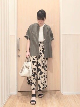「DRESKIP（ドレスキップ）の【S-LL】大人の抜け感 ビックポケット Vネックシャツ（シャツ/ブラウス、グリーン系）」を使った、UEさん（レディース）の夏コーディネート