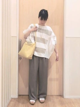 「SHOO・LA・RUE（シューラルー）のふわりシルエットが新しい ワイドピッチボーダートップス（Tシャツ/カットソー、ベージュ系）」を使った、UEさん（レディース）の春コーディネート