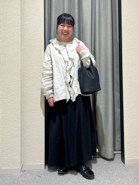 「かぐれ（カグレ）のリネンフリルカラーシャツ（シャツ/ブラウス、グレー系）」を使った、こもりさん（レディース・146cm）の春コーディネート