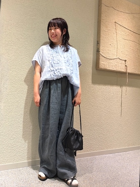 「かぐれ（カグレ）のリネンフリルフレンチシャツ（シャツ/ブラウス、ブルー系）」を使った、こもりさん（レディース・146cm）の春コーディネート