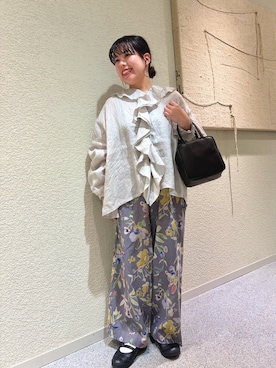 「かぐれ（カグレ）のライトリネンフリルカラーシャツ（シャツ/ブラウス、グレー系）」を使った、こもりさん（レディース・146cm）の春コーディネート