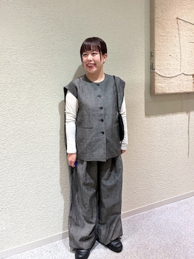 「かぐれ（カグレ）のウールリネンクルーベスト（ダウンベスト、ブラック系）」を使った、こもりさん（レディース・146cm）の秋コーディネート