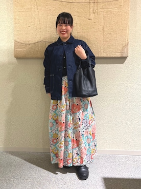 「かぐれ（カグレ）の『ユニセックス』デニムカバーオール（カバーオール、ブルー系）」を使った、こもりさん（レディース・146cm）の冬コーディネート