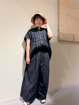 「かぐれ（カグレ）のリネンフリルフレンチシャツ（シャツ/ブラウス、ブラック系）」を使った、こもりさん（レディース・146cm）の春コーディネート