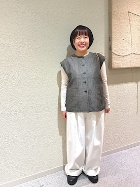 「かぐれ（カグレ）のウールリネンクルーベスト（ダウンベスト、ブラック系）」を使った、こもりさん（レディース・146cm）の秋コーディネート