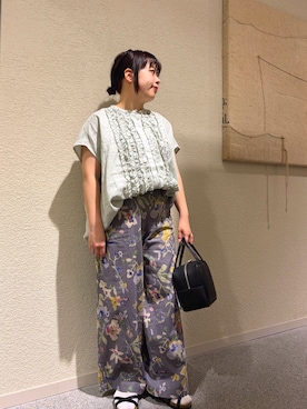 「かぐれ（カグレ）のコットンリネンプリントイージーパンツ（その他パンツ、グレー系）」を使った、こもりさん（レディース・146cm）の春コーディネート