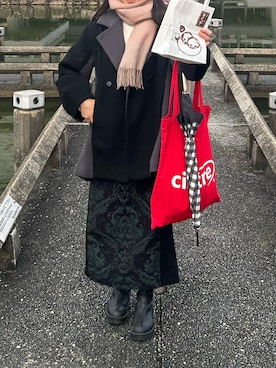 「HARE（ハレ）のウールバイカラーBIGPコート(HARE)（ピーコート、ブラック系）」を使った、kumi.さん（レディース・165cm）の春コーディネート