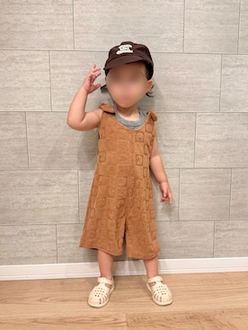 「p.premier（ピードットプルミエ）のロゴ刺繍キャップ（キャップ、ブラウン系）」を使った、medoi2さん（キッズ・80cm）の夏コーディネート