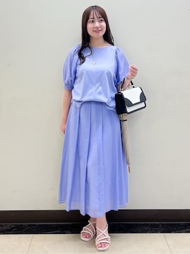 「アイテム（長傘、ベージュ系）」を使った、mikikoさん（レディース・160cm）の夏コーディネート