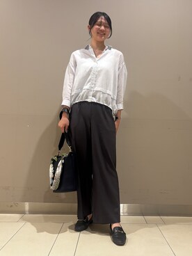 「INDIVI（インディヴィ）の【接触冷感／洗える／2WAY】ドロスト付 シアーシャンブレーシャツ（シャツ/ブラウス、ブルー系）」を使った、やまさん（レディース・171cm）の春コーディネート