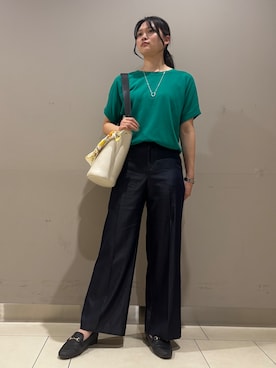 「INDIVI（インディヴィ）の【洗える／コットン】ドライタッチさらりニットT（ニット/セーター、グリーン系）」を使った、やまさん（レディース・171cm）の春コーディネート