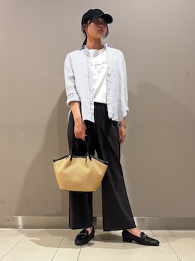 「INDIVI（インディヴィ）の【接触冷感／2WAY】カシュクールリネンシャツ（シャツ/ブラウス、ブルー系）」を使った、やまさん（レディース・171cm）の春コーディネート