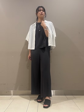 「INDIVI（インディヴィ）の【接触冷感／透湿／着る日傘】ドルマントップス（シャツ/ブラウス、グレー系）」を使った、やまさん（レディース・171cm）の夏コーディネート